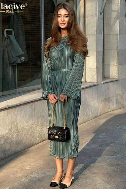 Pleated O-Neck Long Sleeve Maxi Dress