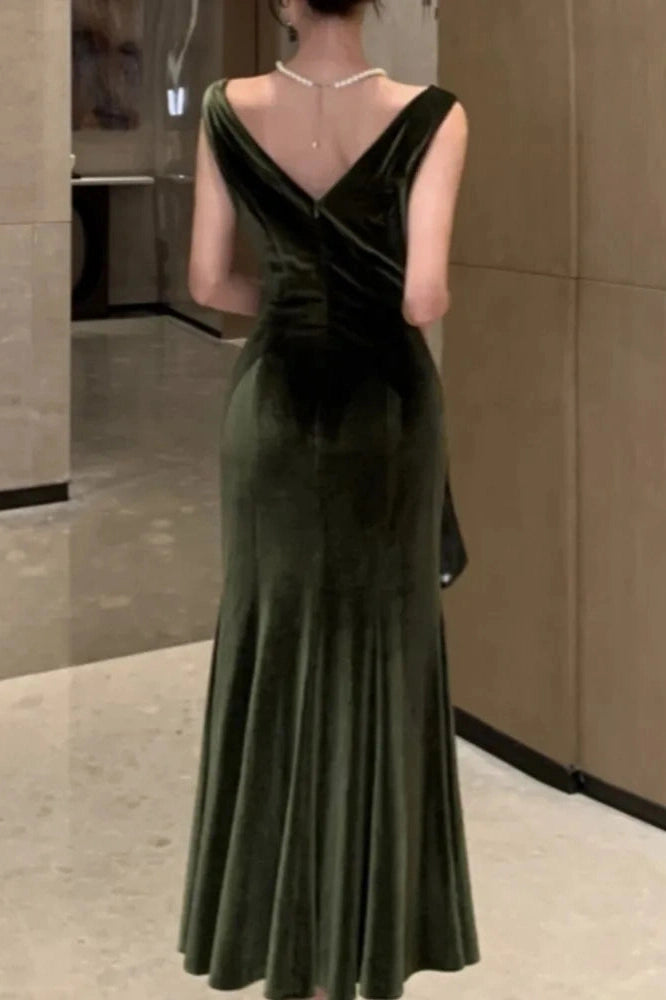 Elegant Sleeveless Velvet V-Neck Maxi Dress